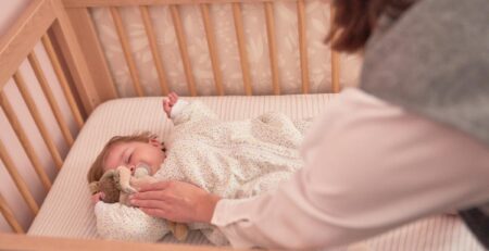 Foto Como Mantener Seguro A Tu Bebe Mientras Duerme